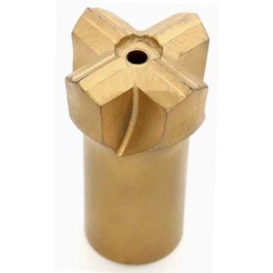 R38 keermestatud rist